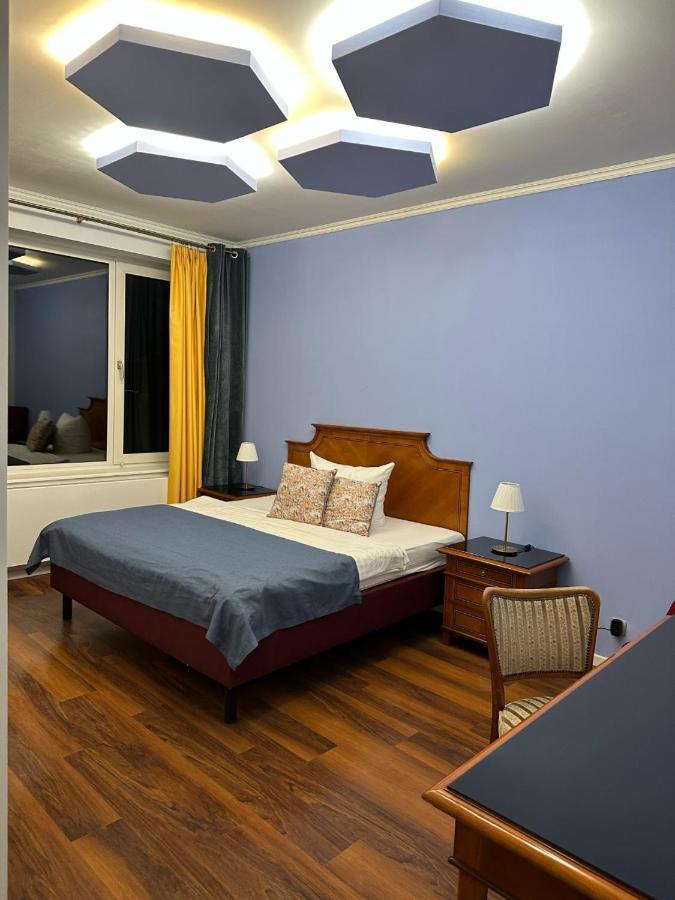 Afina Hotel *